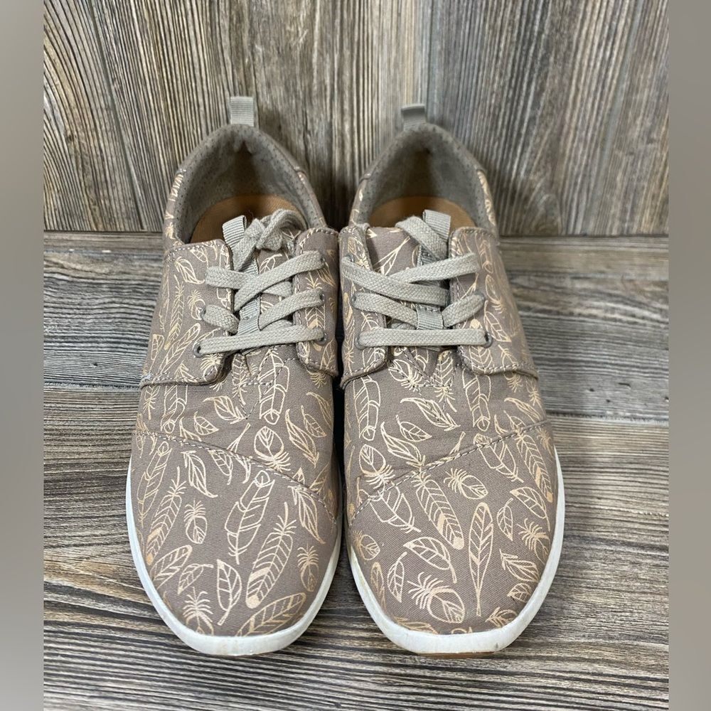Toms | Del Rey | Casual Walking Sneaker | Golden Leaf Pattern | Women's Size 8